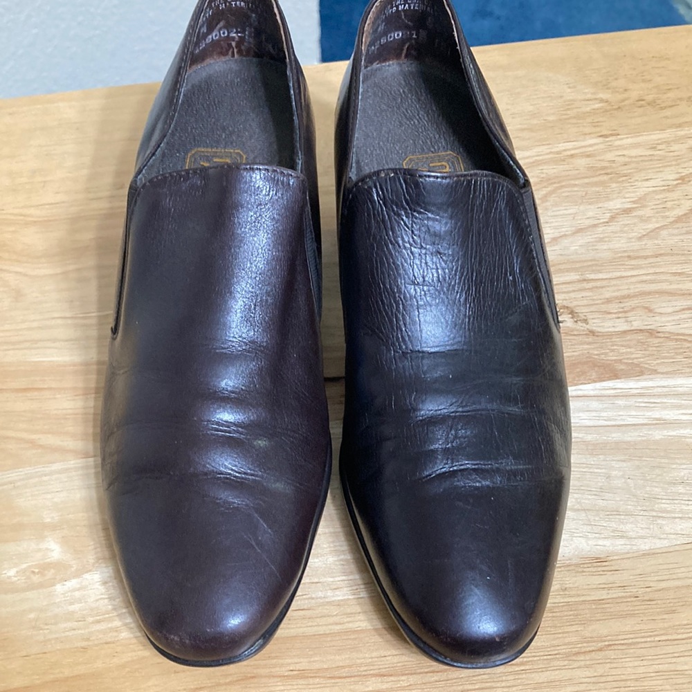 Brown Munro heeled shoe-size 5.5